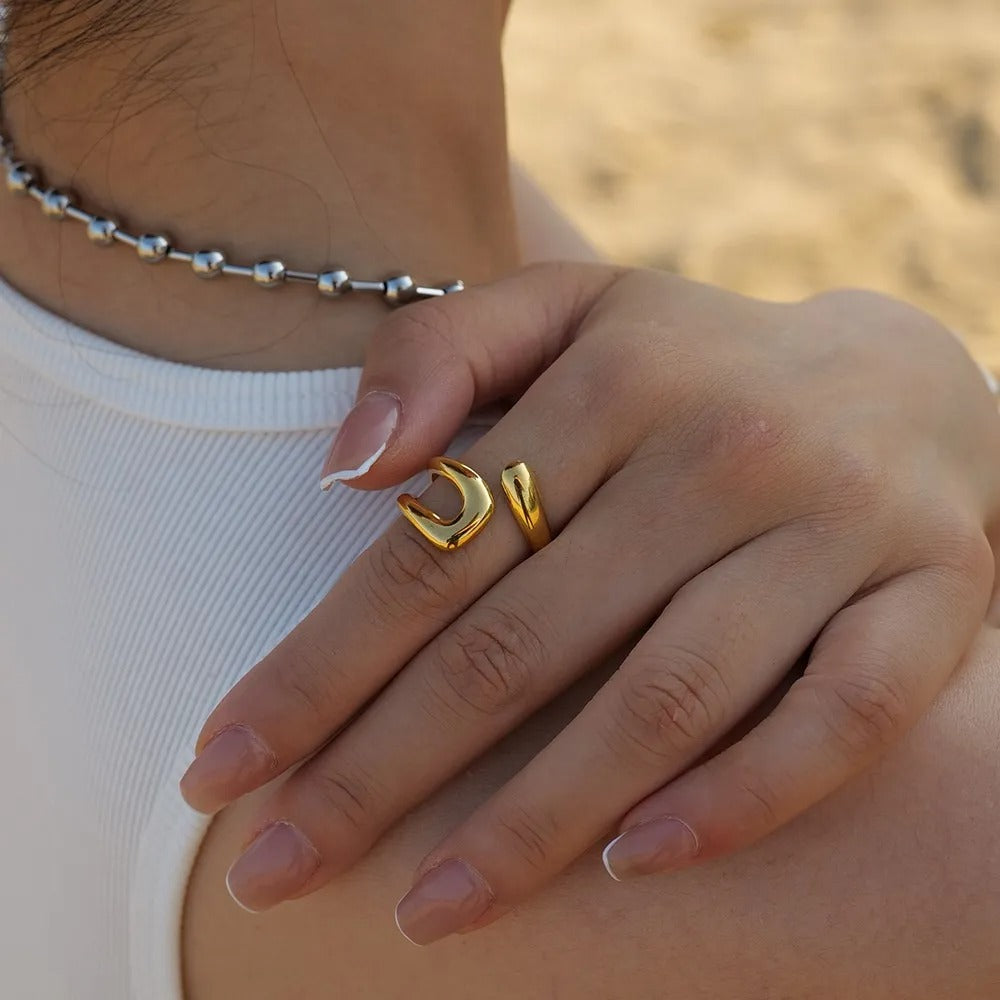 Lira – Anillo Irregular Hueco Estilo Retro