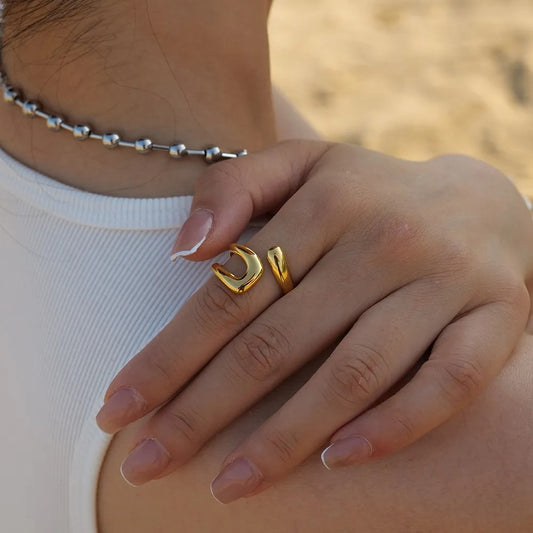 Lira – Anillo Irregular Hueco Estilo Retro