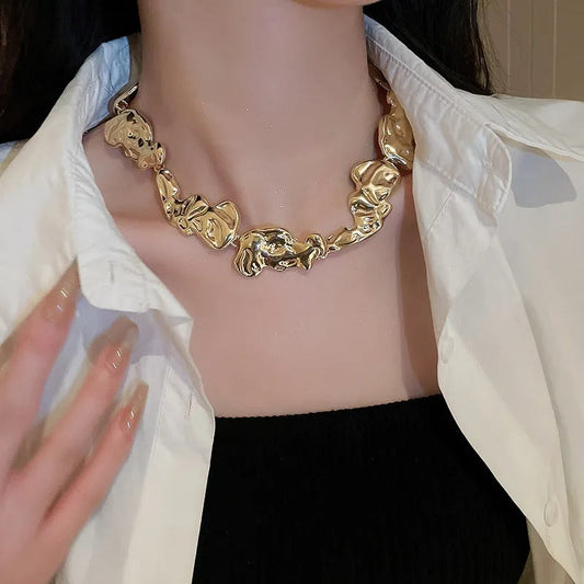 Naya – Collar Audaz Inspirado en Piedra de Lava