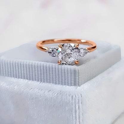 Clara – Anillo Elegante en Oro Rosado con Piedra Cuadrada