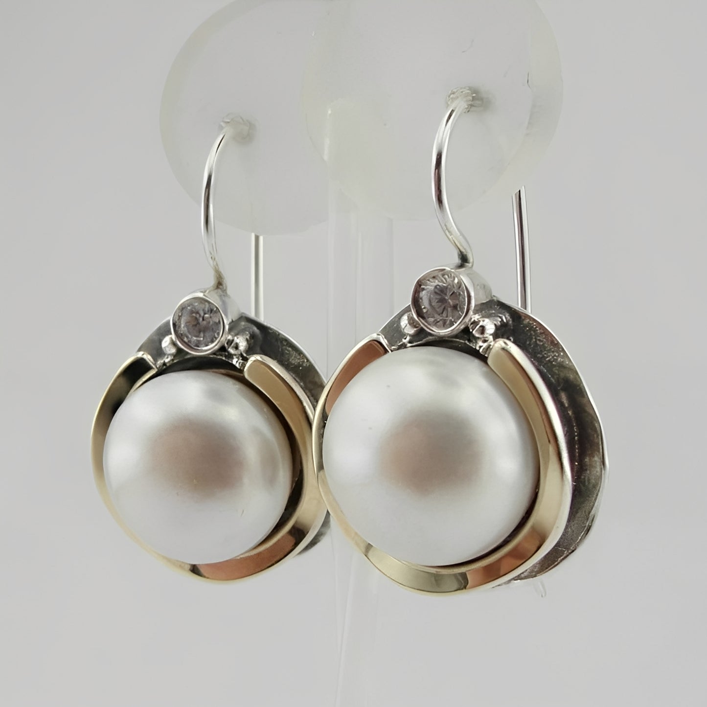 Helena – Pendientes Vintage con Perlas Redondeadas