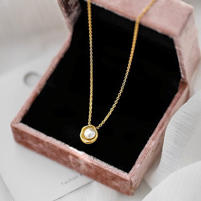 Zeph – Collar de Perlas de Agua Salada con Baño de Oro