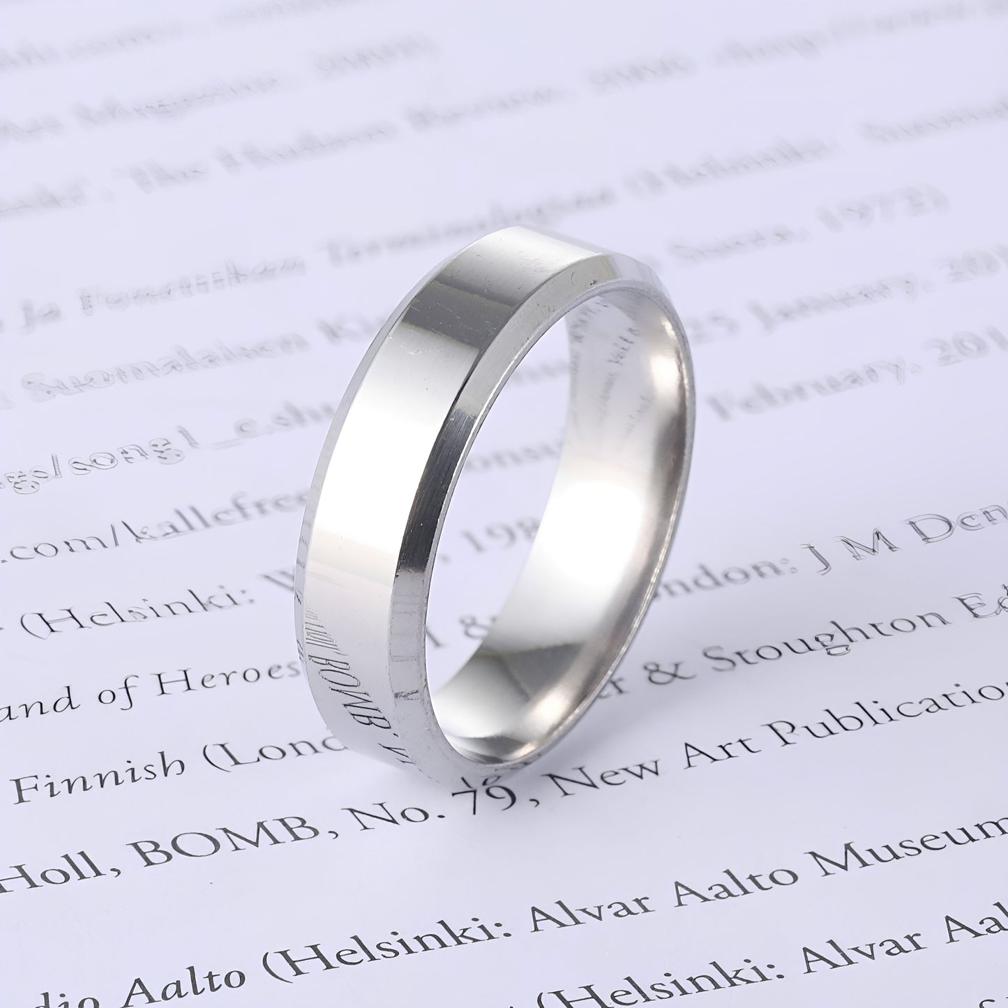 Vanjie – Anillo Elegante de Acero