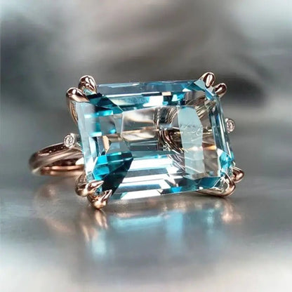 Lisa – Anillo Vintage con Circonita Azul Brillante