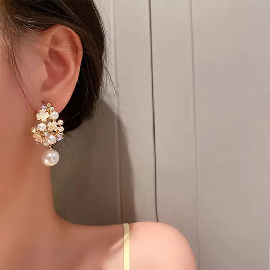Kaori – Pendientes Flor Elegante y Perla
