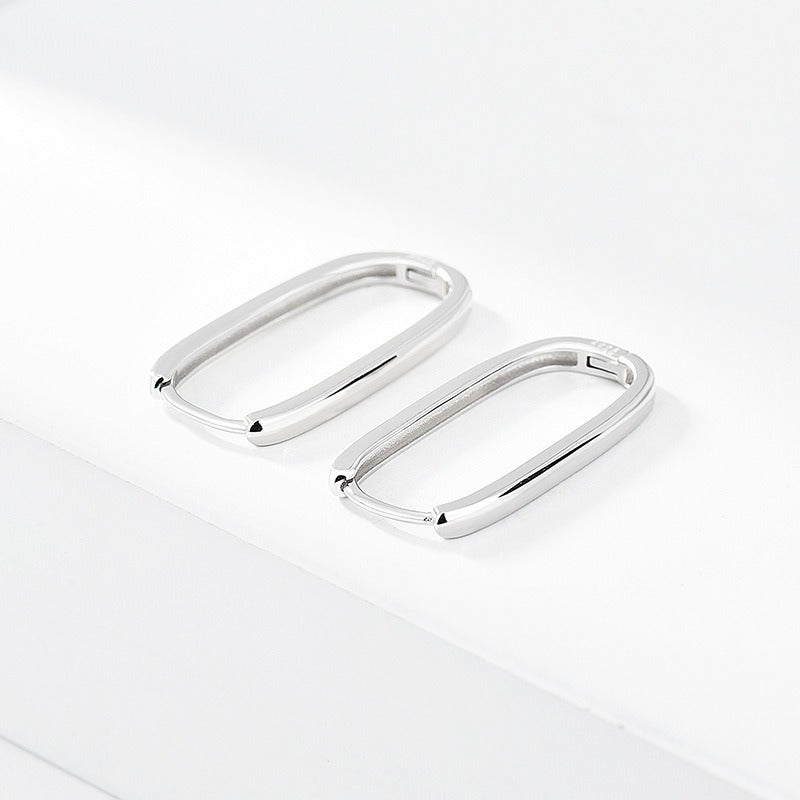 Laura – Aretes de Aro Huggie de Caja Retro