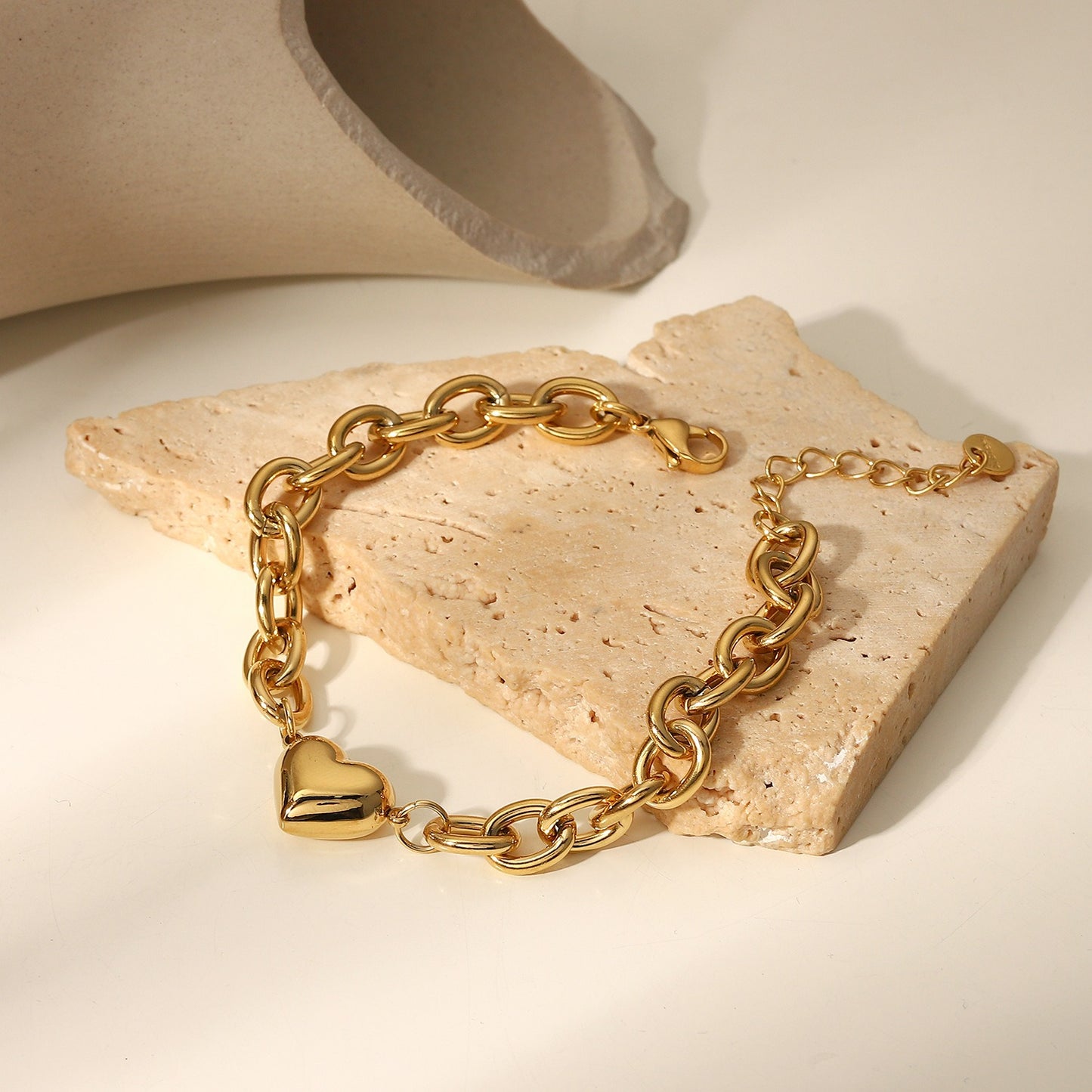 Gillian – Pulsera Dorada Cadena Gruesa con Corazón