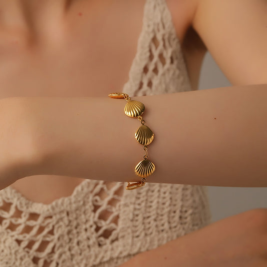 Amelia – Pulsera Corazón de Acero Elegante