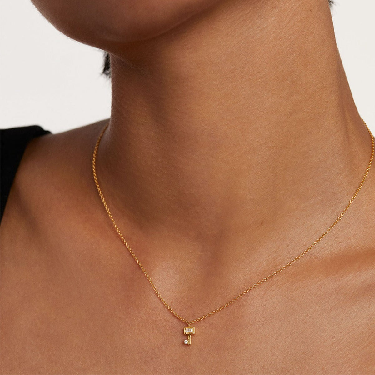 Ailee – Collar Pendiente Llave Mini
