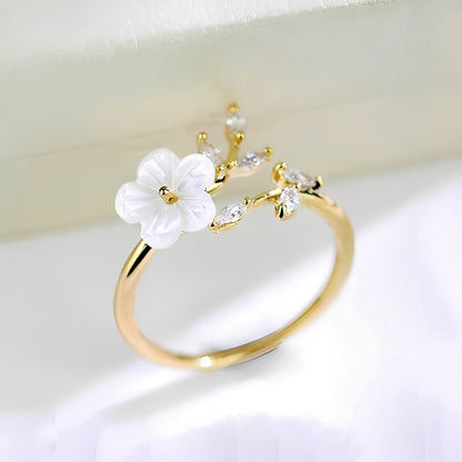 Mayla – Anillo Floral con Flores Blancas y Circonitas