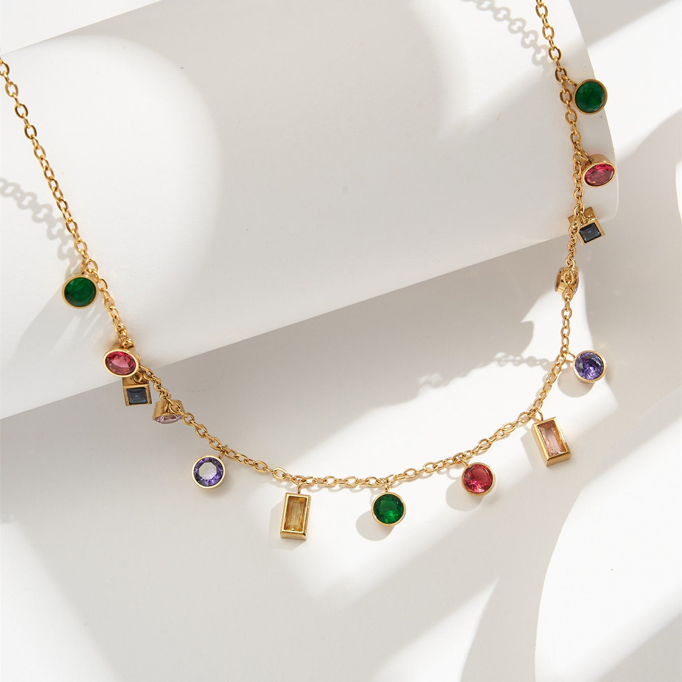 Kamille – Collar de Piedras Multicolor Elegante