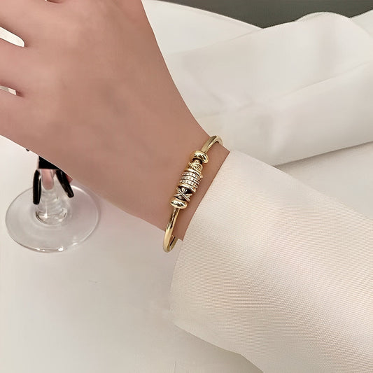 Ella – Pulsera Ajustable con Dijes Dorados