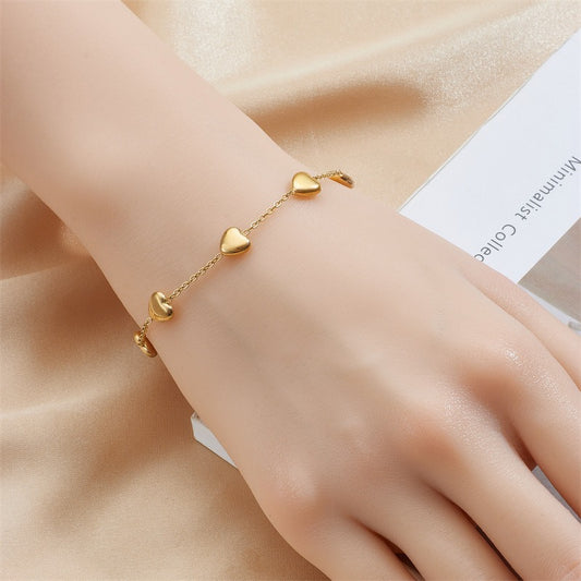 Amara – Pulsera Corazones Delicados Elegante