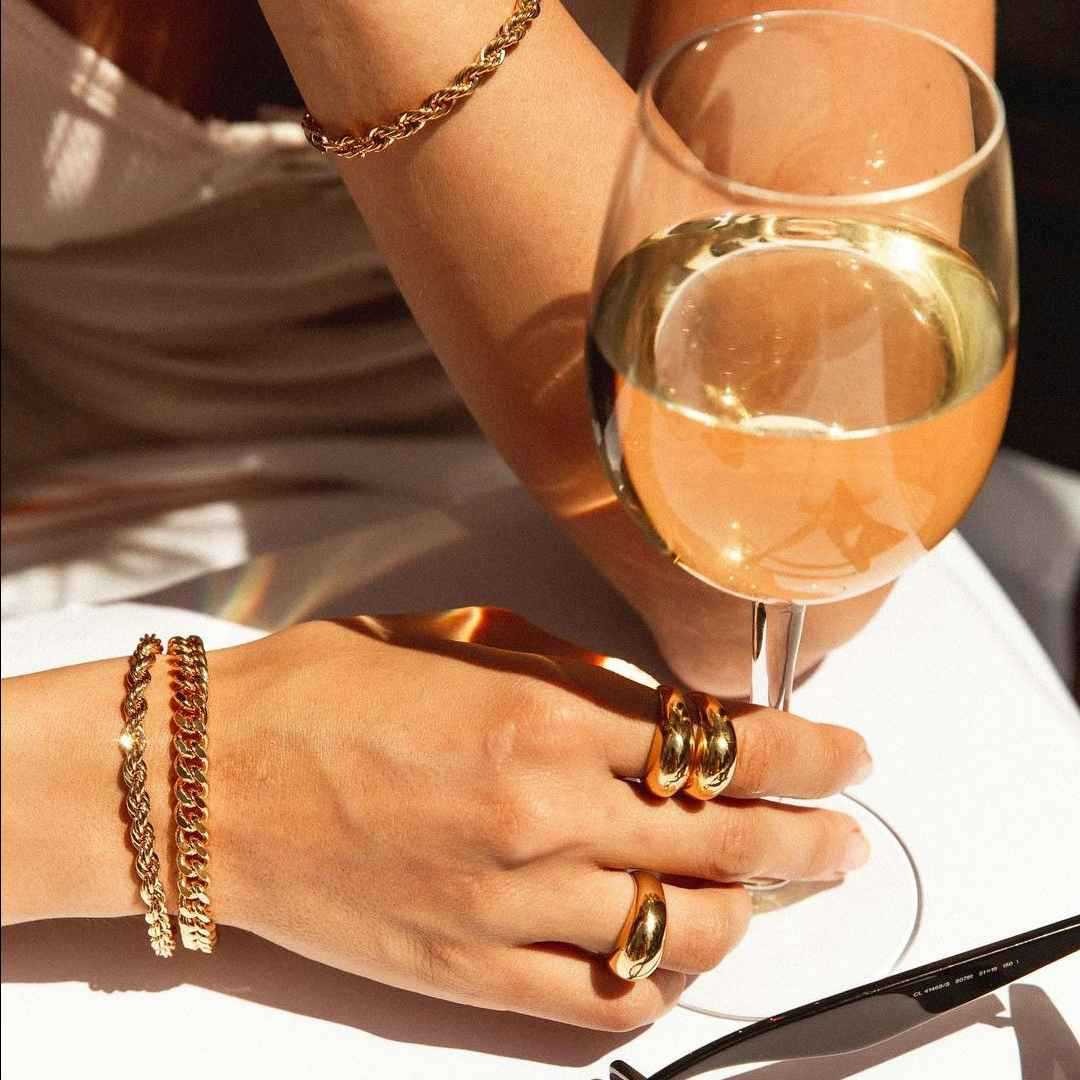 Alleria – Anillo Dorado Elegante