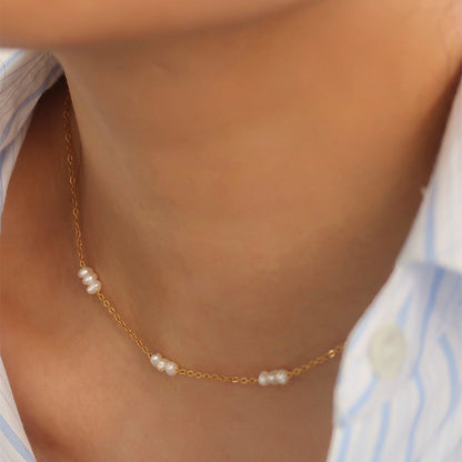 Emiko - Collar Elegante de Acero de Titanio