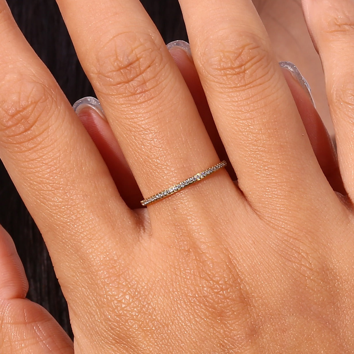 Zarra – Anillo Pavé Dorado Elegante