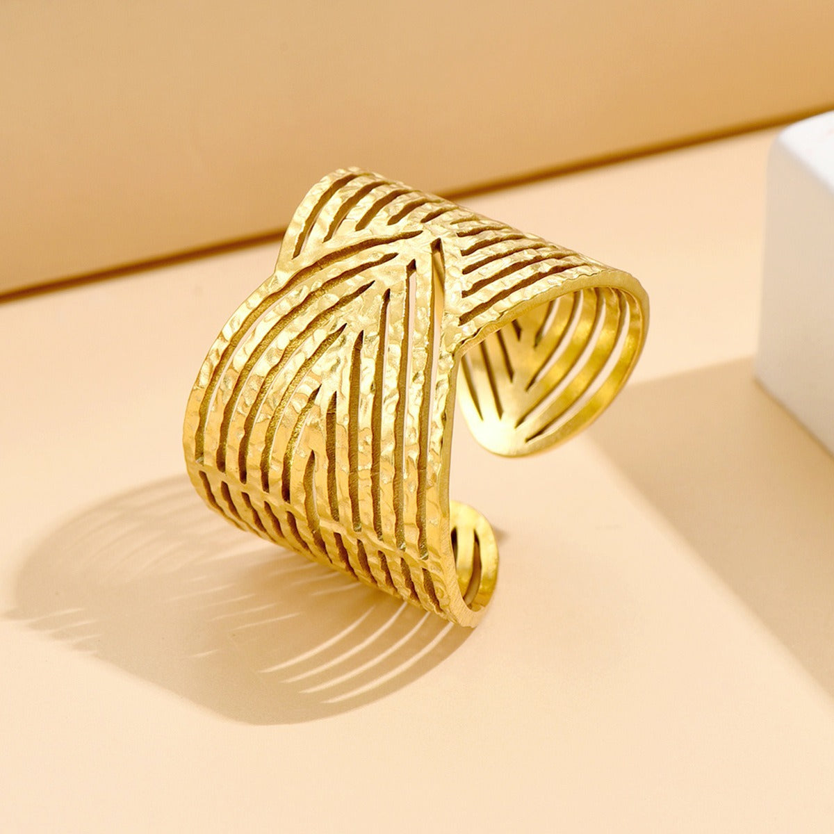 Kaye – Anillo Hueco Elegante