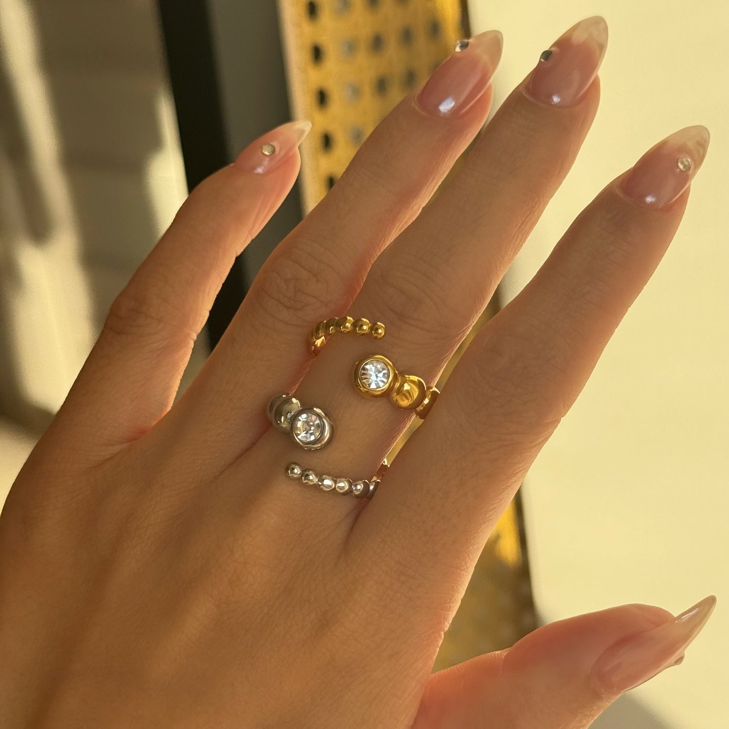 Roselle – Anillo de Acero Diseño Elegante
