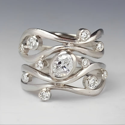 Inara – Anillo Vintage Plateado con Circonita Irregular