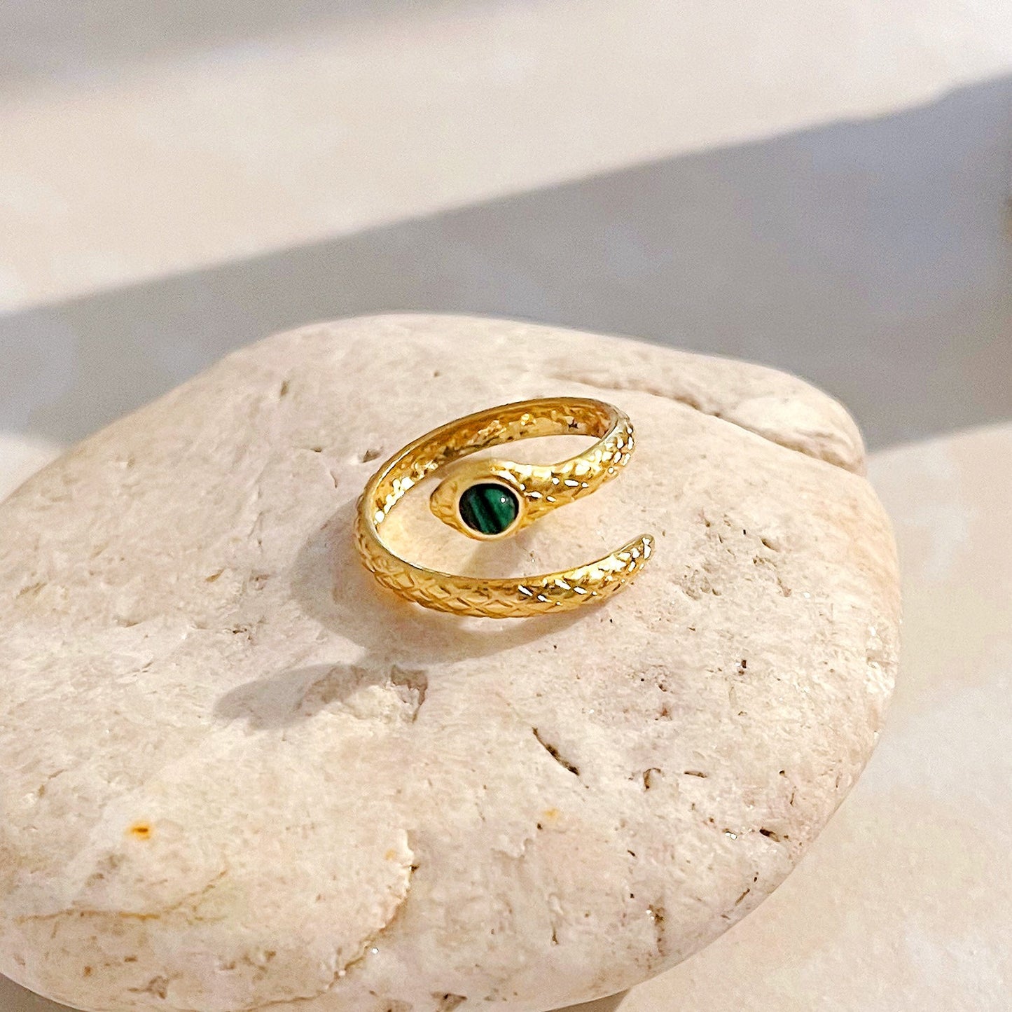 Selene – Anillo Serpiente Vintage en Acero