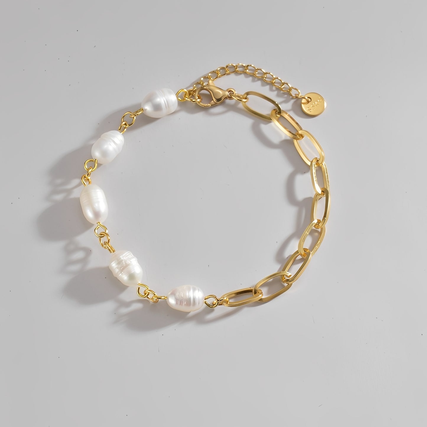 Celina – Pulsera Perla Dorada Elegante