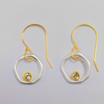 Isolde – Pendientes Vintage de Circon con Detalle Dorado y Plateado