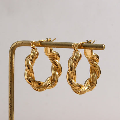 Sakura – Pendientes Trenzados Dorados Elegantes