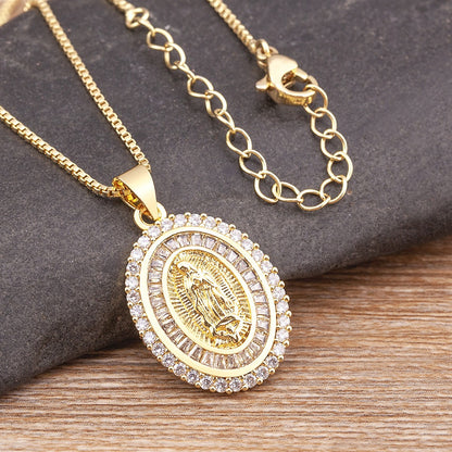 Carmelle – Collar Vintage con Medalla de la Virgen María