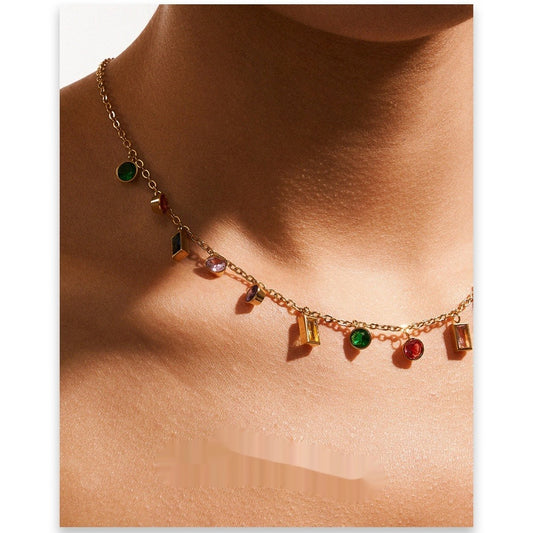Freya – Collar Chic con Borla y Brillo Multicolor