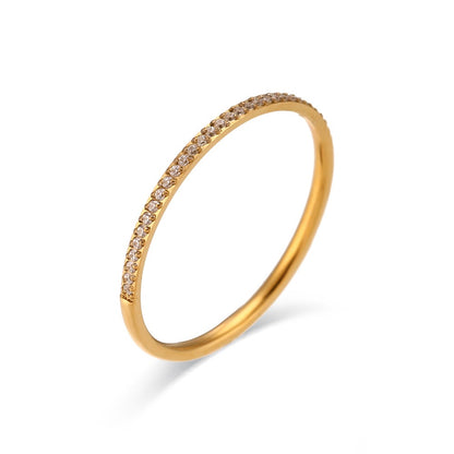 Zarra – Anillo Pavé Dorado Elegante