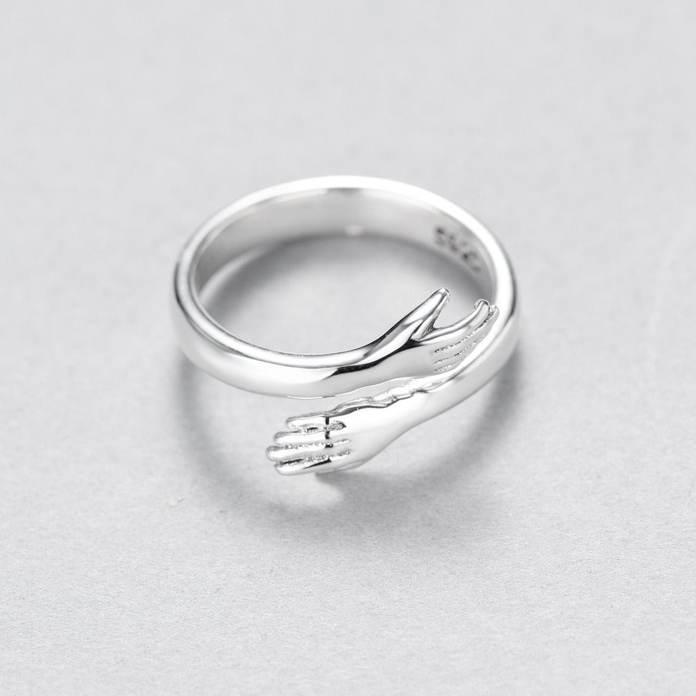 Ciara – Anillo Enlazado Ajustable en Plata