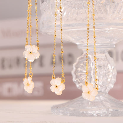 Nicole – Collar Flores de Concha Blanca y Estilo Frío