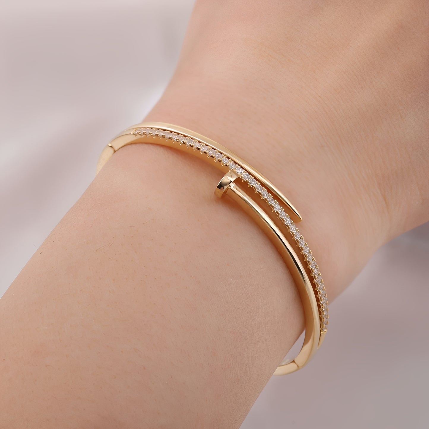 Victoria – Pulsera Clavo Exquisita