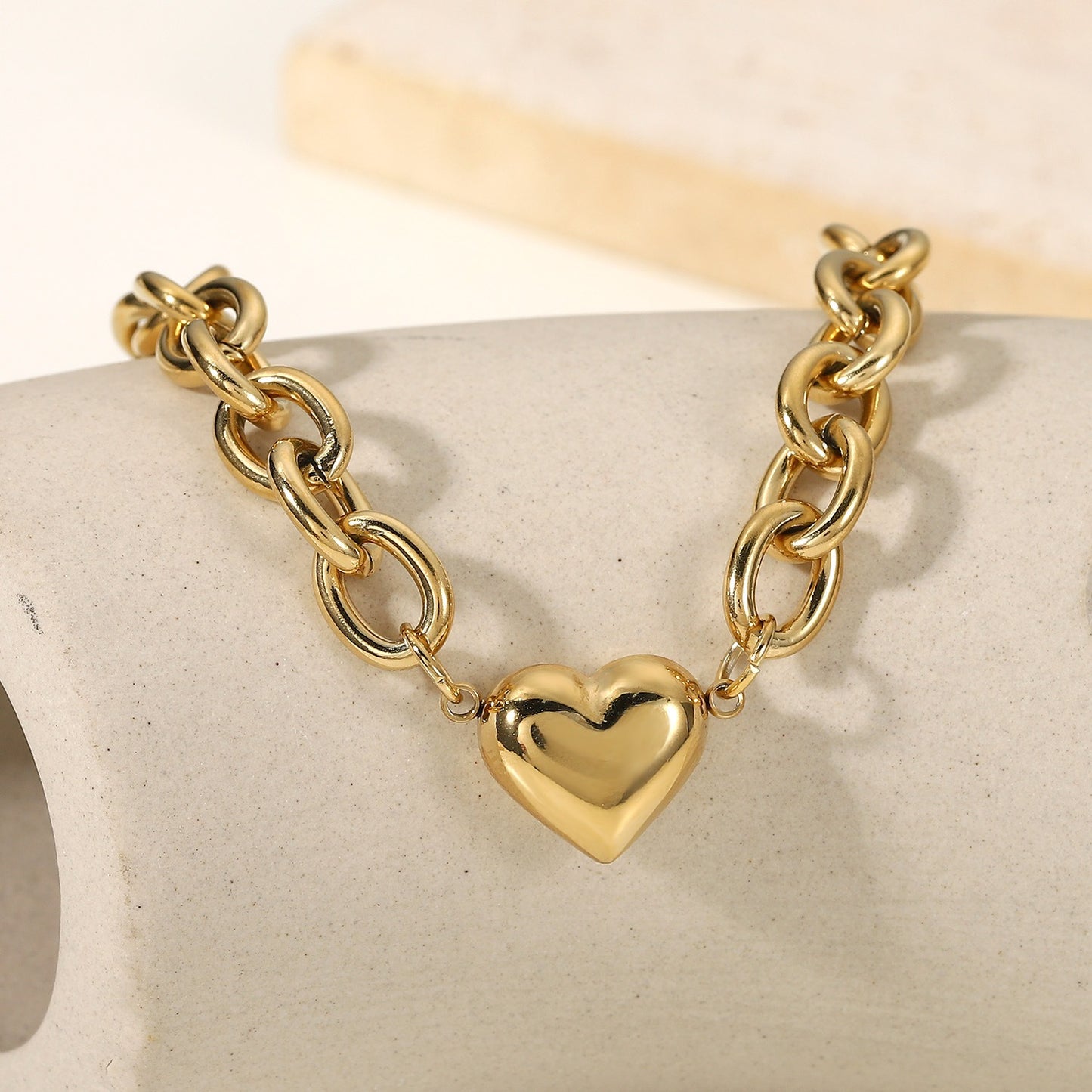 Gillian – Pulsera Dorada Cadena Gruesa con Corazón