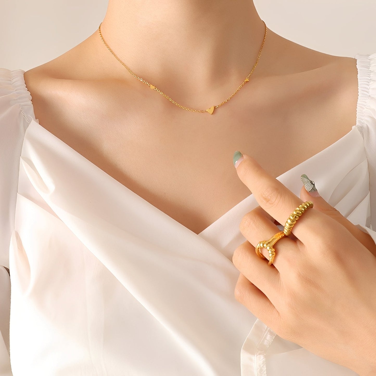 Adele – Collar Corazón Elegante y Moderno