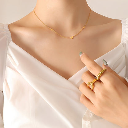 Adele – Collar Corazón Elegante y Moderno