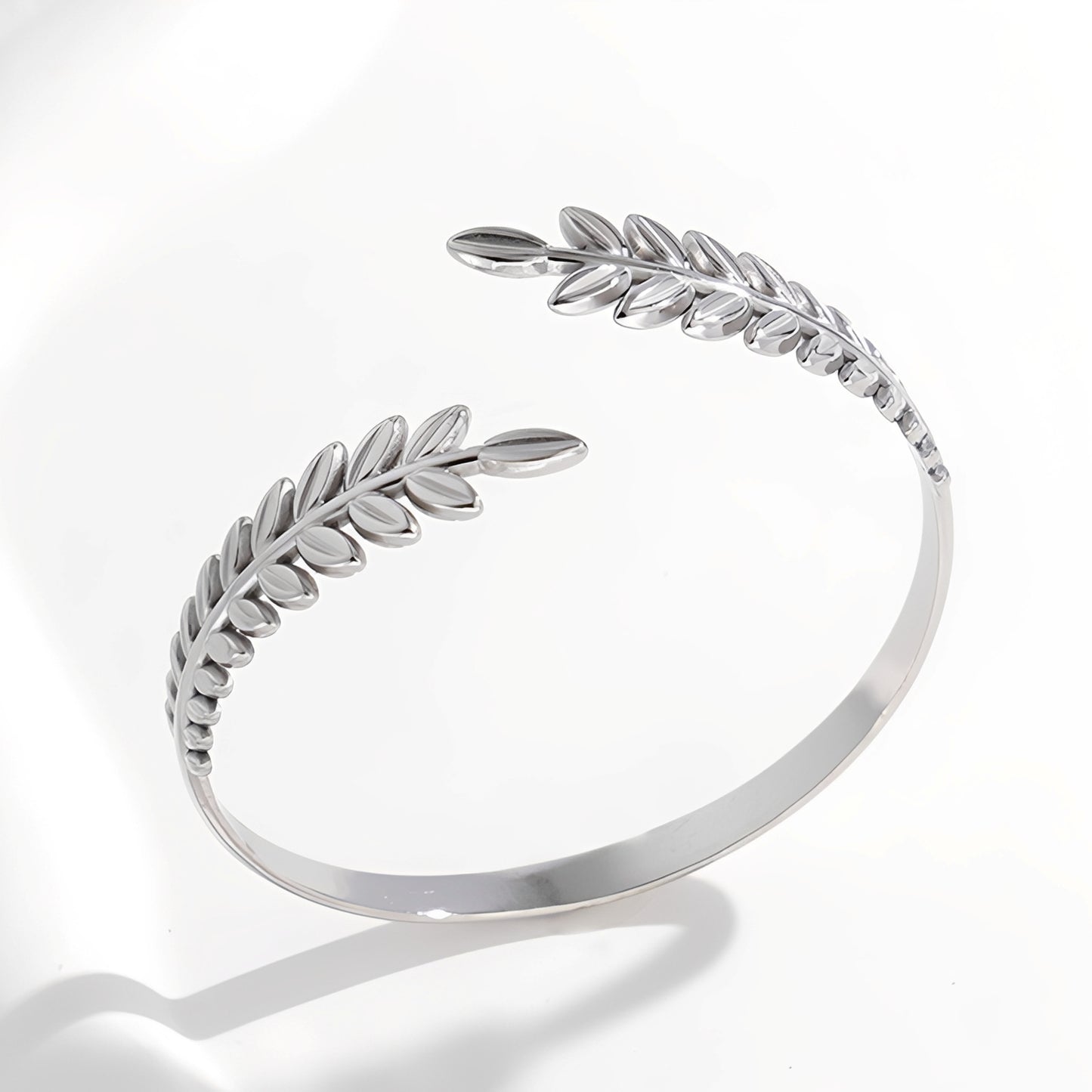 Selena – Pulsera Abierta Hojas Elegantes