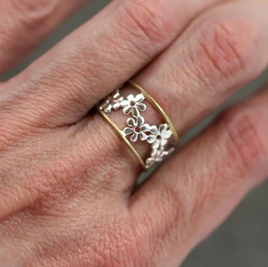 Florya – Anillo Margarita Calado con Diseño Irregular