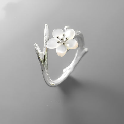 Lilou – Anillo Vintage Ajustable con Flor Blanca
