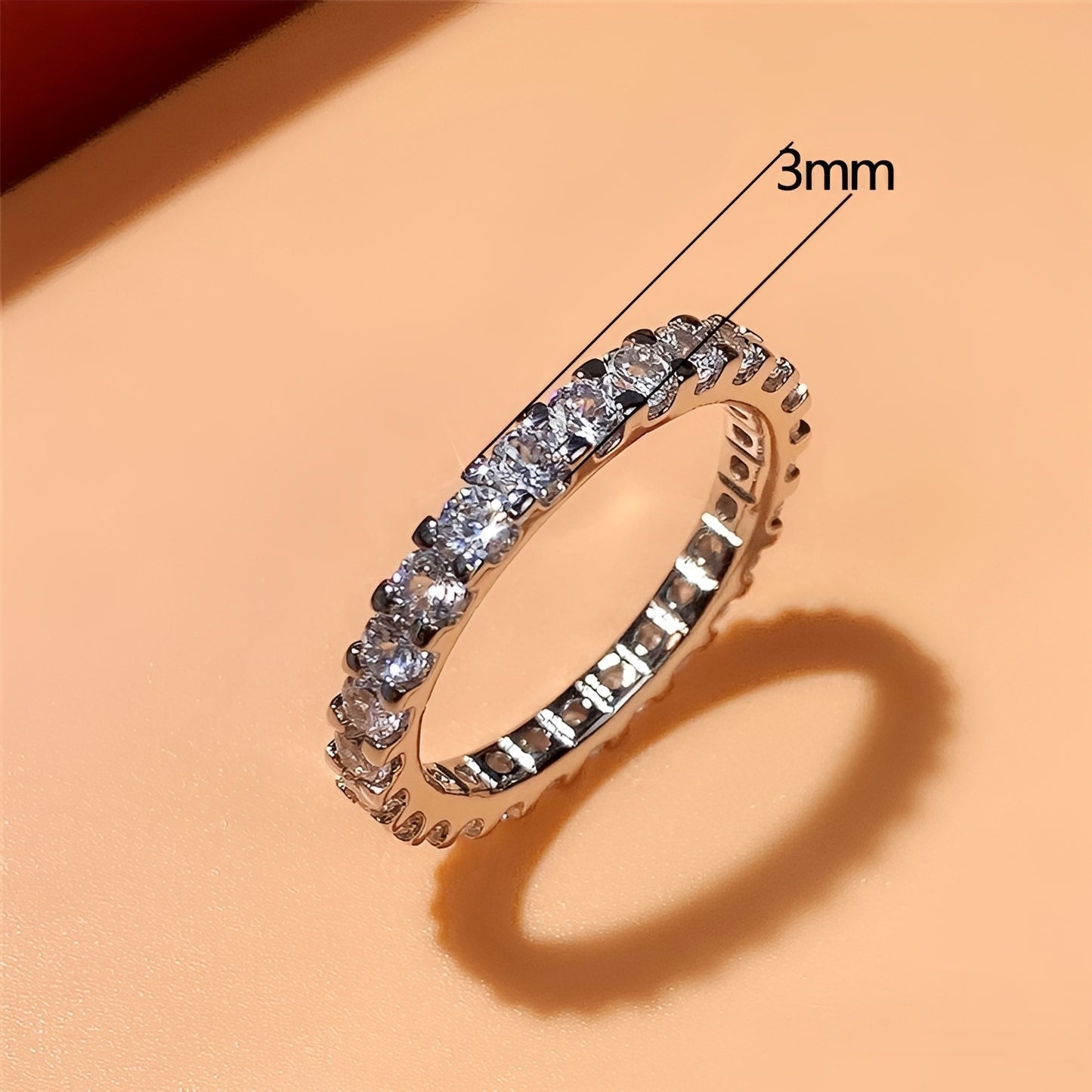 Rina – Anillo de Zirconia Circular Elegante