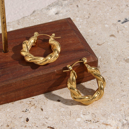 Sakura – Pendientes Trenzados Dorados Elegantes