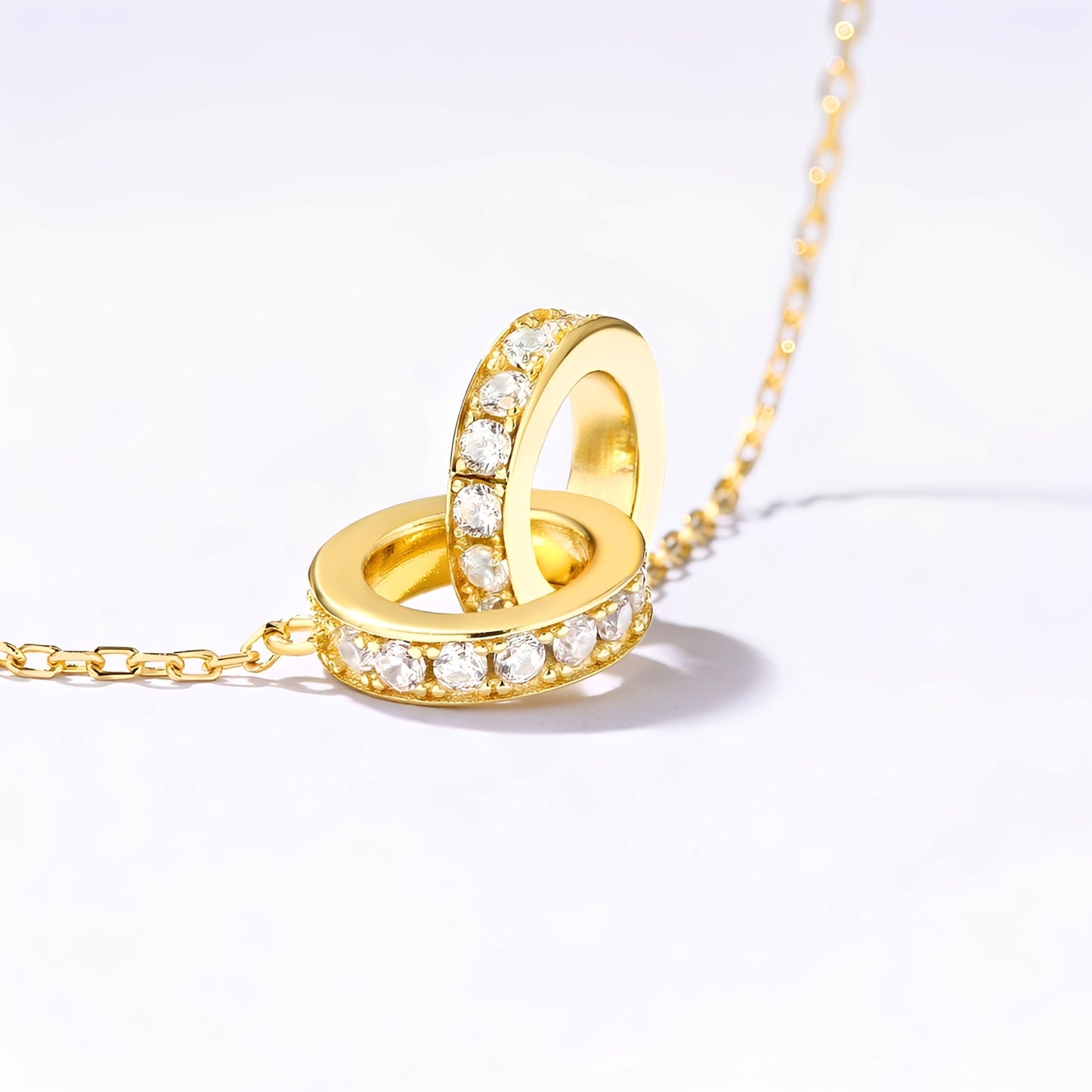 Stella – Collar con Colgante de Doble Anillo Circular Elegante