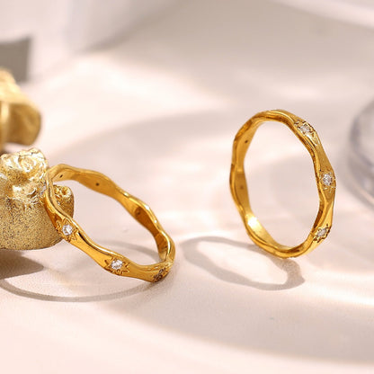 Aurelia – Anillo Ondulado Estrella de Ocho Puntas