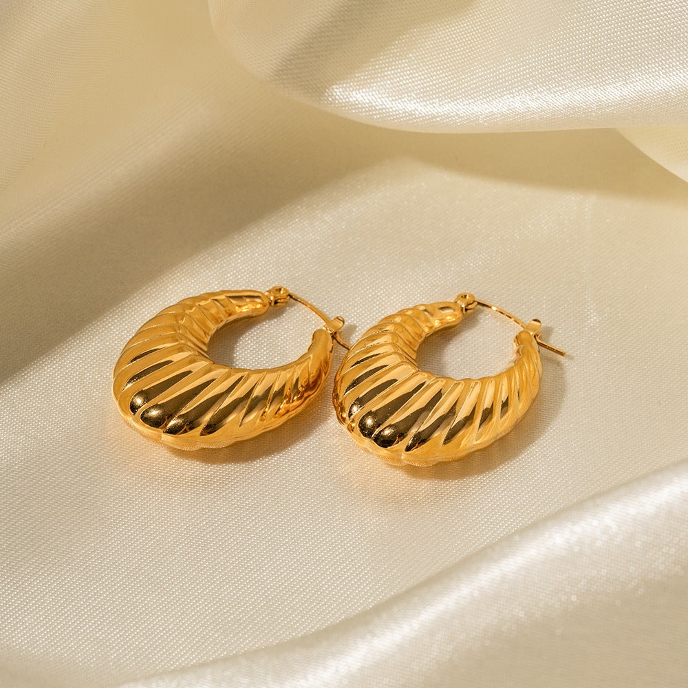 Alira – Pendientes Dorados Esculturales