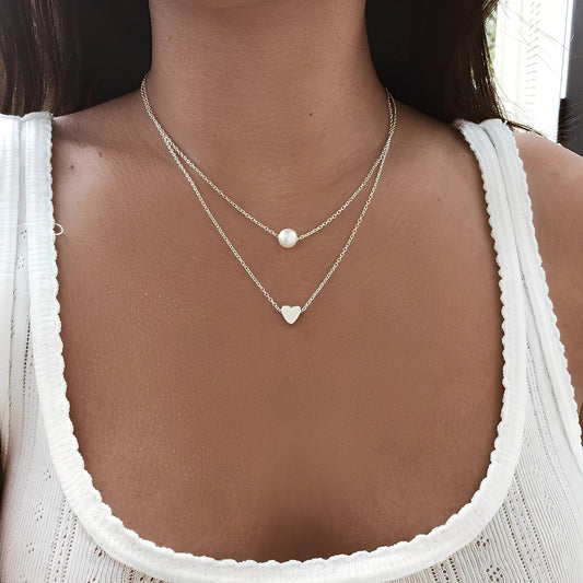 Julia – Collier Elegante Perlas & Corazones