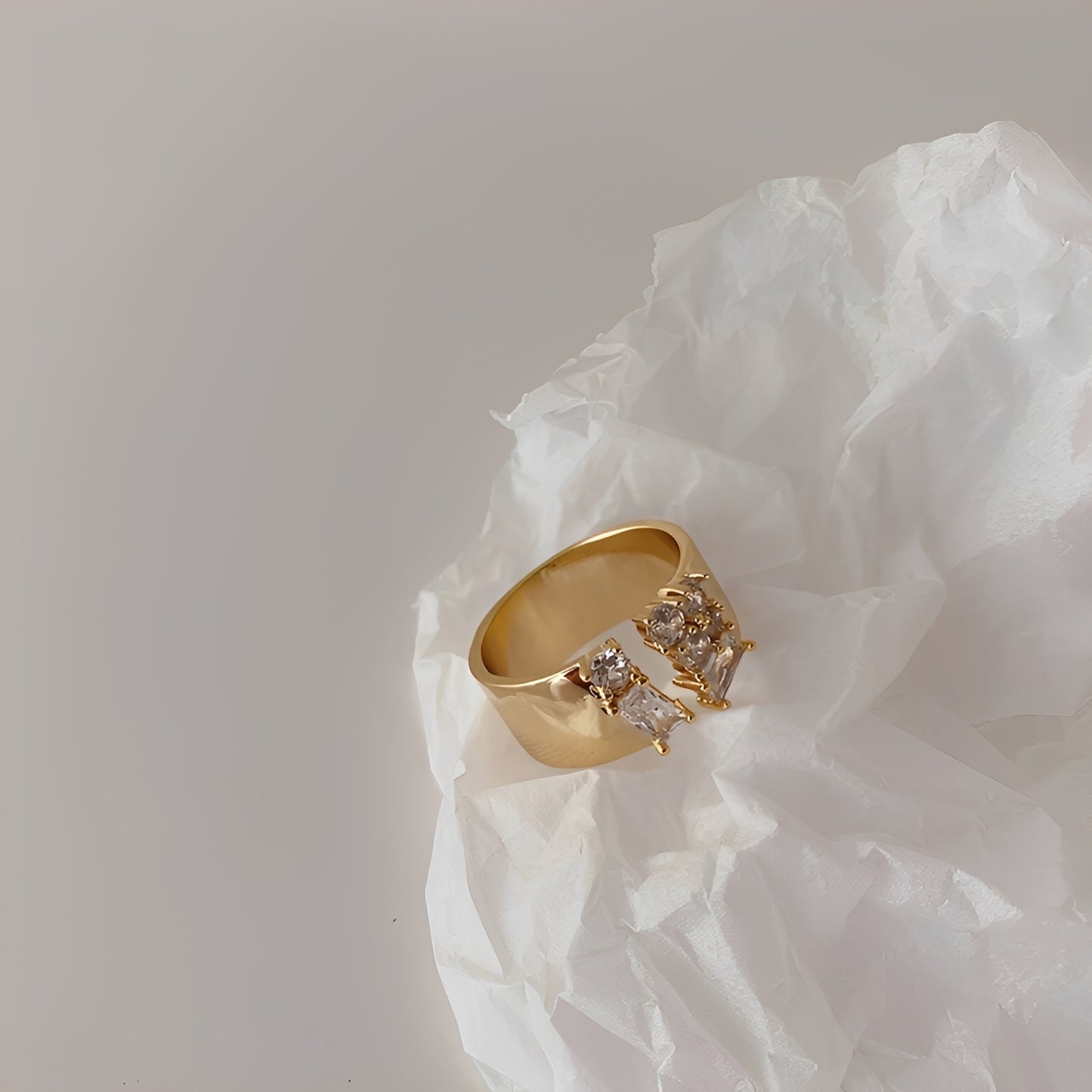 Alora – Anillo Zirconia Irregular Minimalista