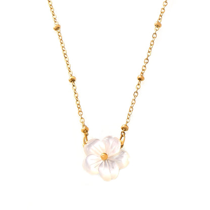 Nicole – Collar Flores de Concha Blanca y Estilo Frío