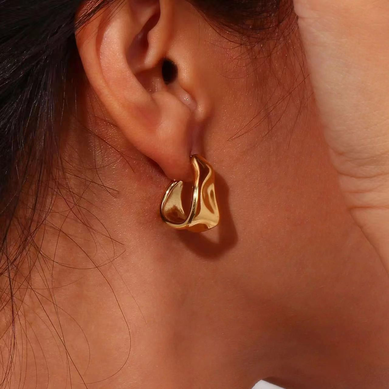 Naomi – Pendientes Irregulares Tipo Clavo Elegantes