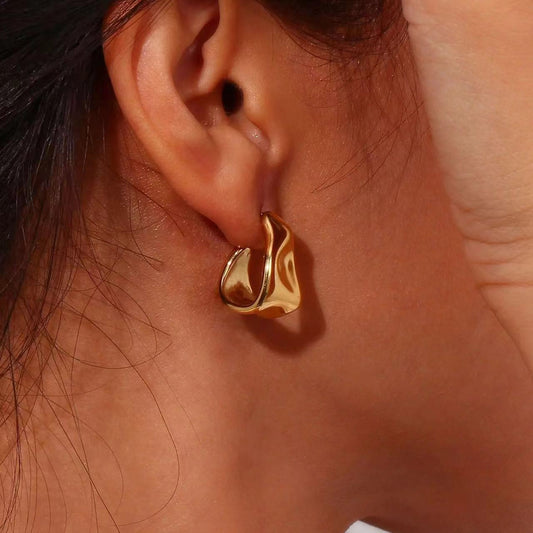 Naomi – Pendientes Irregulares Tipo Clavo Elegantes