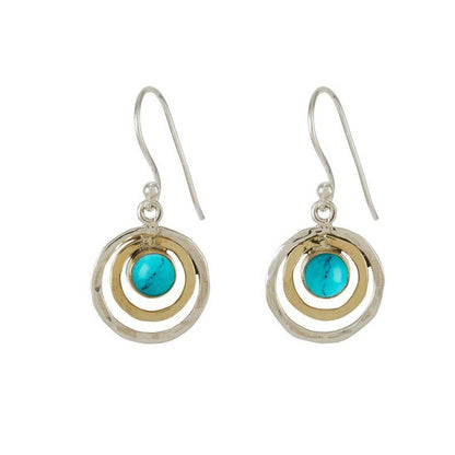 Nayah – Pendientes Bohemios Saturno con Piedra Turquesa, Acabado Plata y Oro